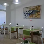 爱玛仕米克诺斯酒店 4*
